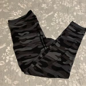Black camo leggings